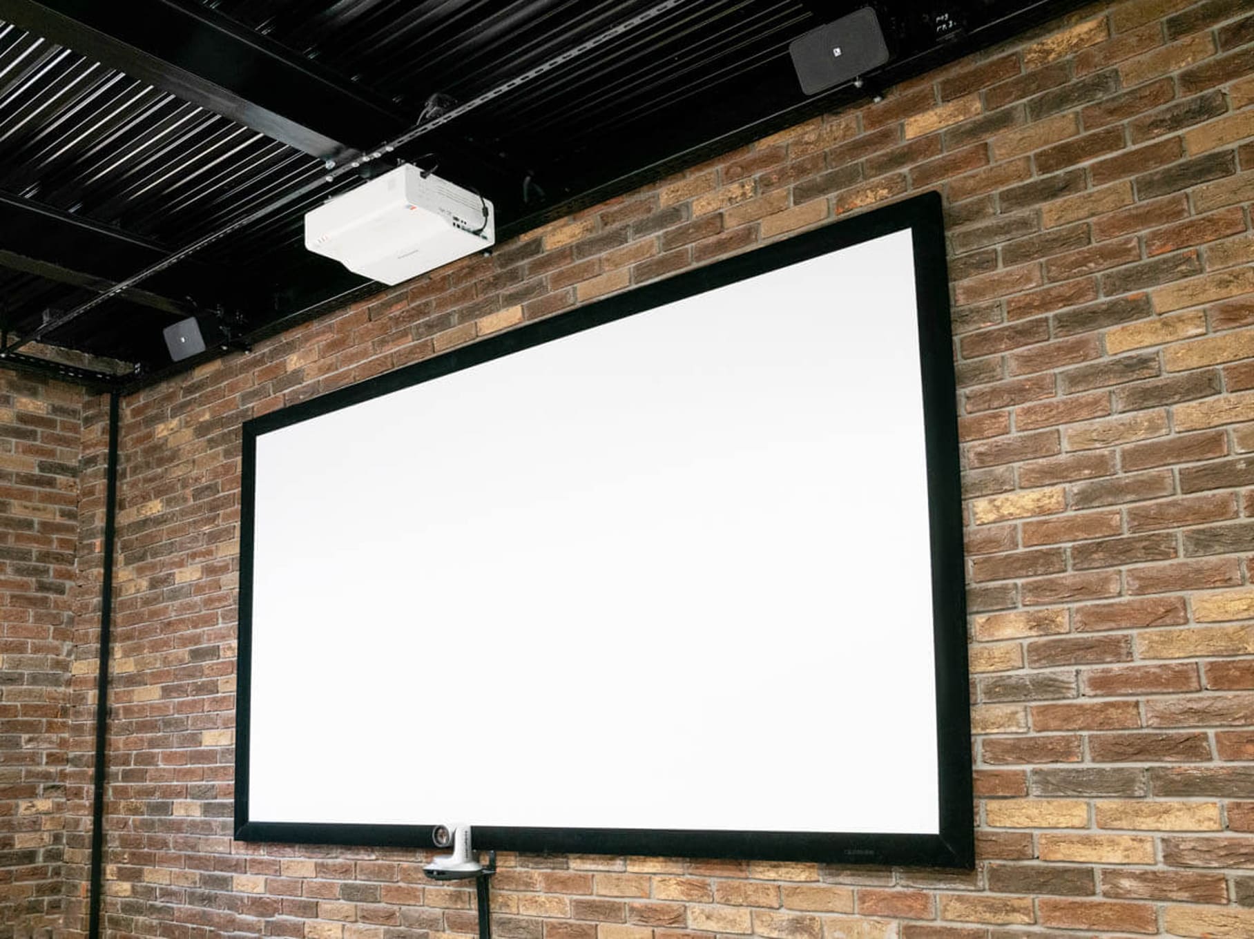 Материал полотна – не просто белый кусок ткани