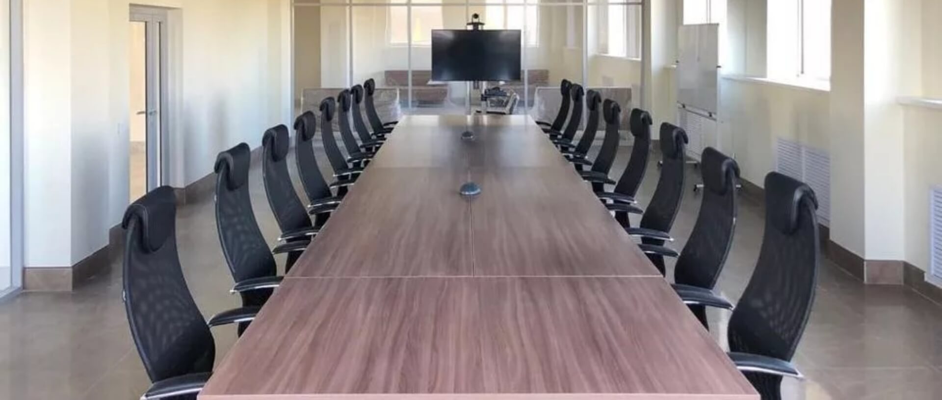 Переговорная для управляющей компании ЭЛВО, г. Великие Луки