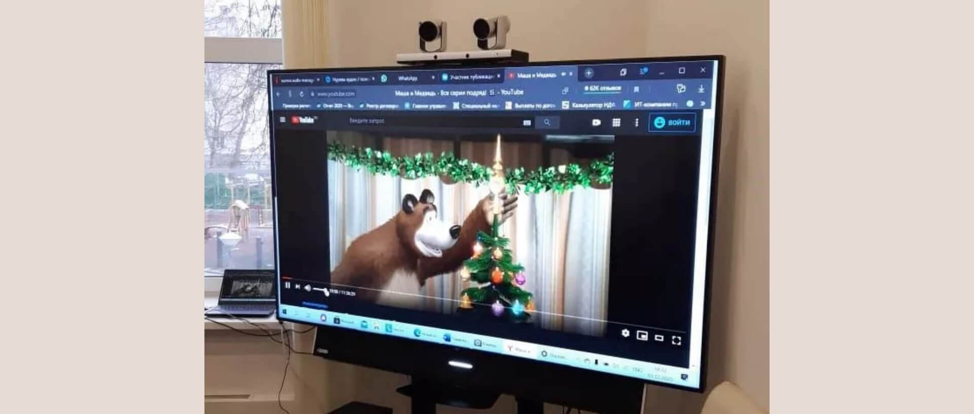 Мобильный комплект со следящей камерой для переговорной